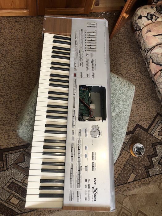 Продавам синтезатор korg pa1 xpro  на части