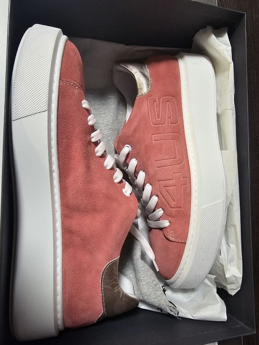 Продавам обувки Пачоти 4US