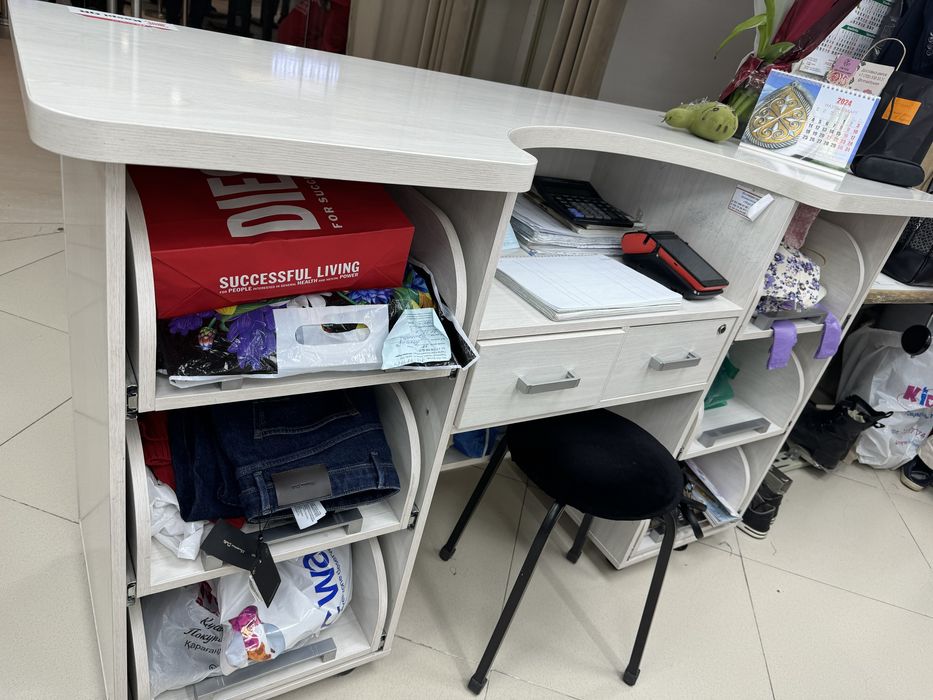 Стол для офиса, для ателье, приёмный