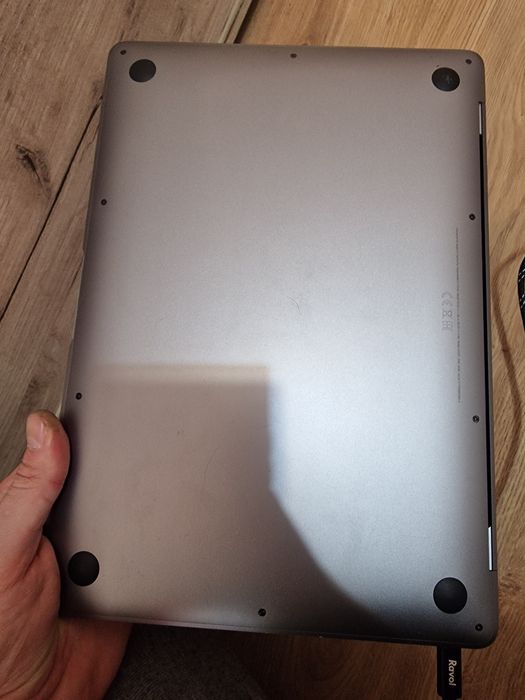 Macbook Air M1 A2337 Emc3598 ingrijit , bateria 107 cicluri incarcare