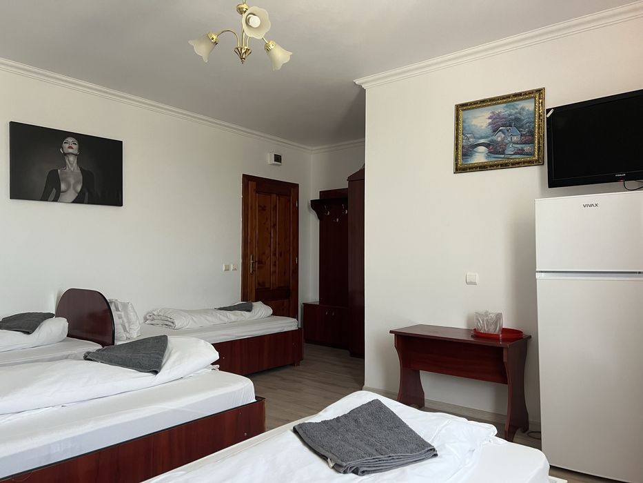 Vind paturi de o persoana,cu saltea inclusa,stare impecabila,culoare m