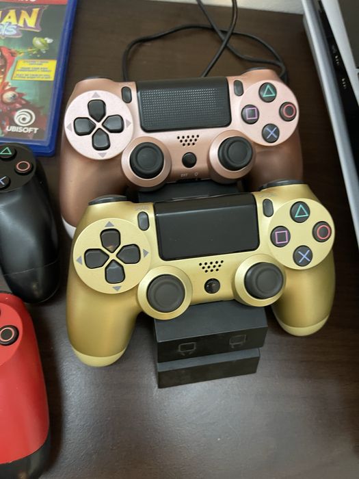 Playstation 4 / PS4 + 4 controllere + 1 joc