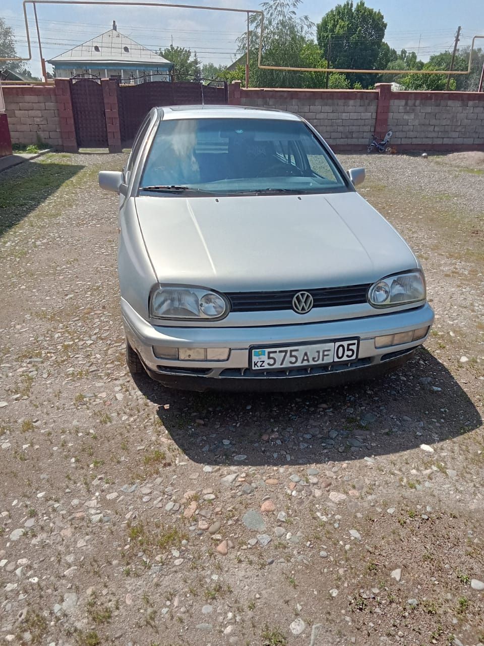 Машина Volkswagen Golf