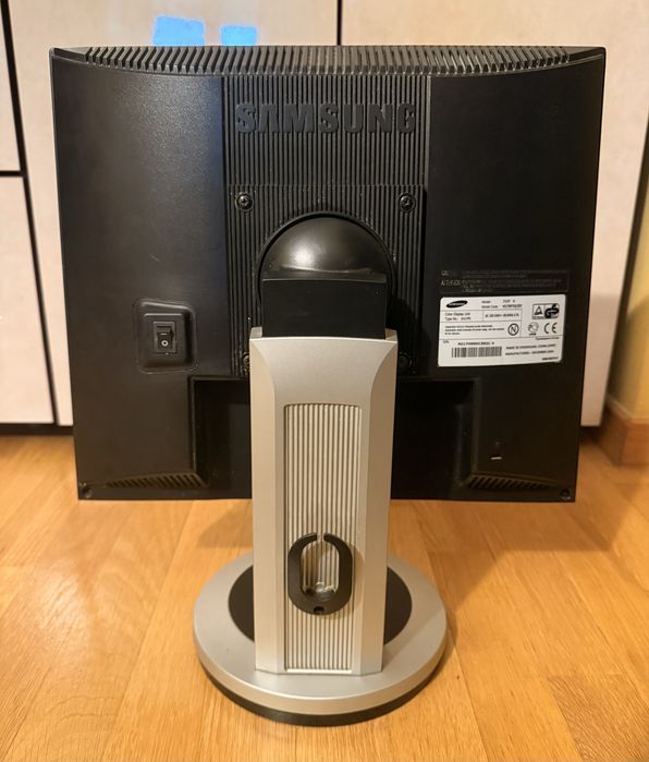 Monitor Samsung SyncMaster 710T – 17” LCD, DVI + VGA, stare perfecta