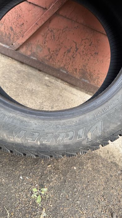 Шины зимние в отличном состояний