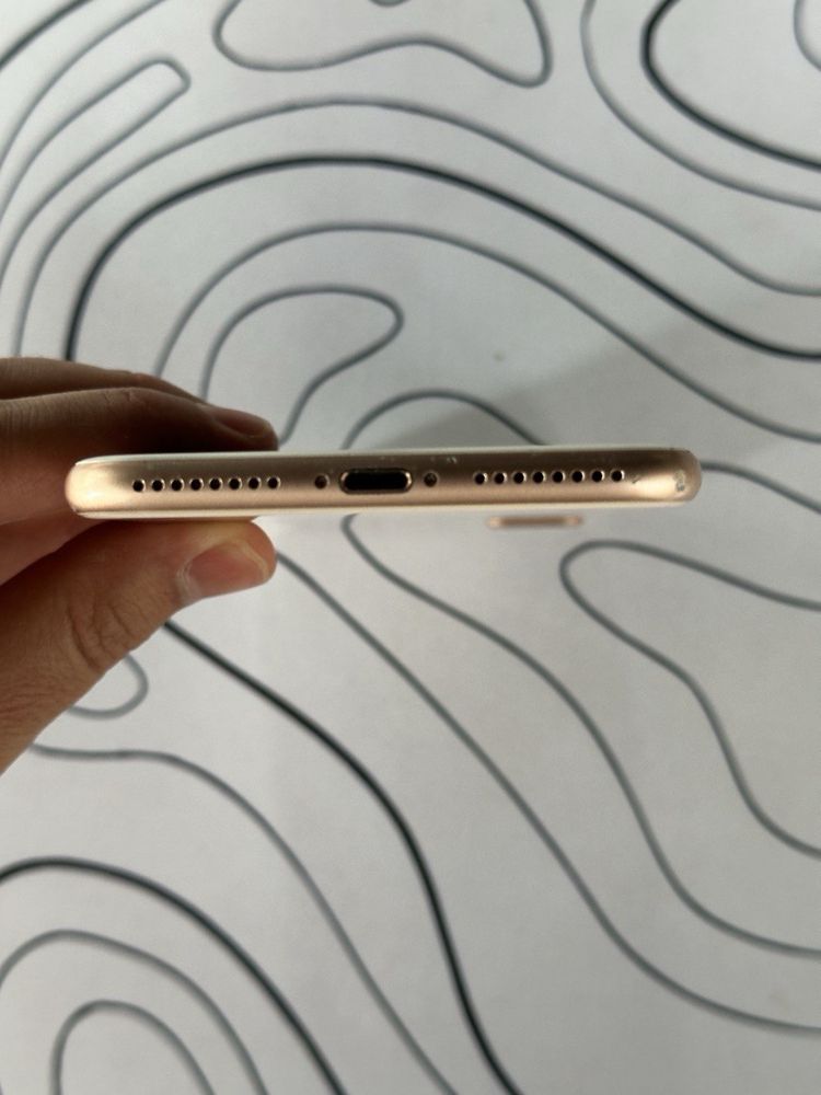 Продаётся iPhone 8 Plus Gold