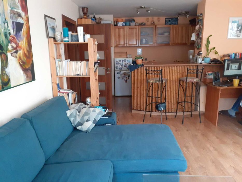 Продаваме тристаен апартамент в Красно село