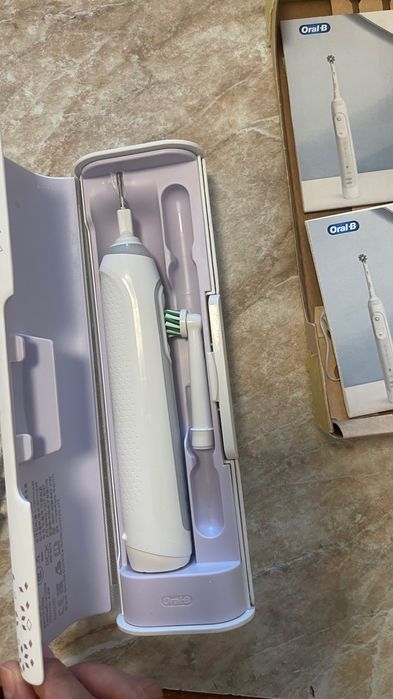 Oral B электронная зубная щетка