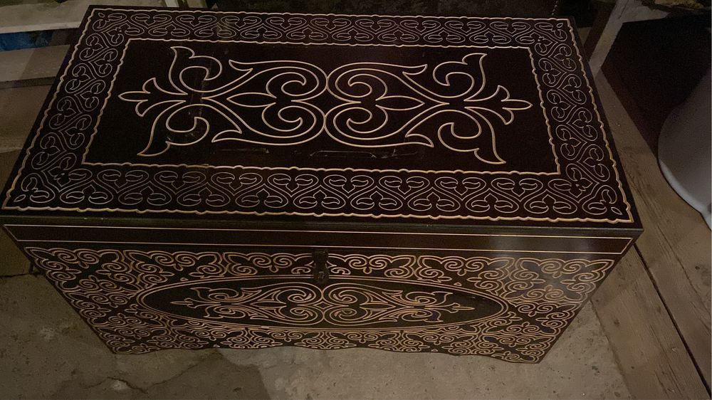 Сундук деревянный