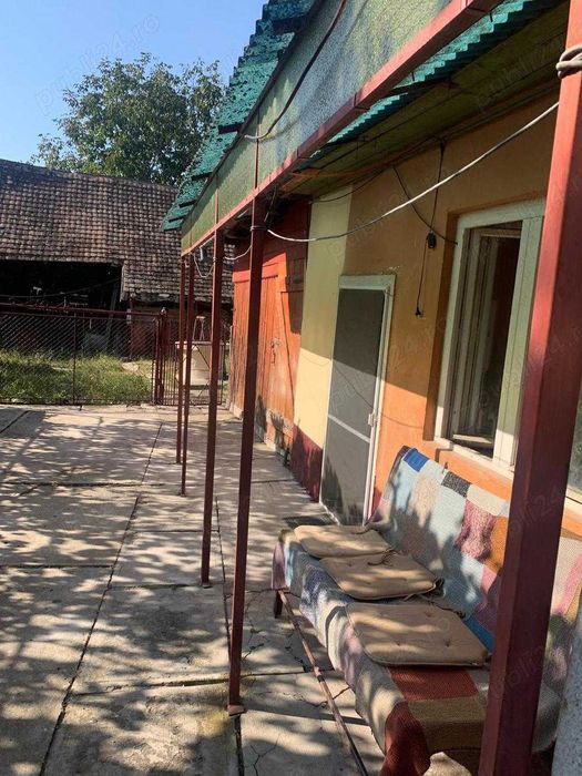 Persoana fizica vand casa la tara