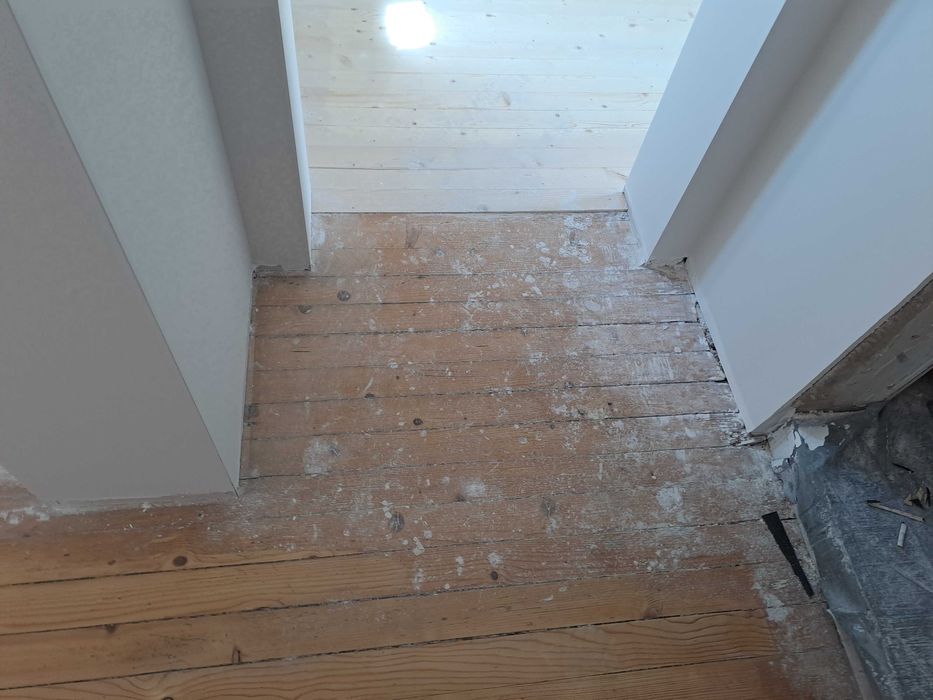 Циклене и лакиране на дюшеме с боя или безир София от 28 лв. на кв.м.