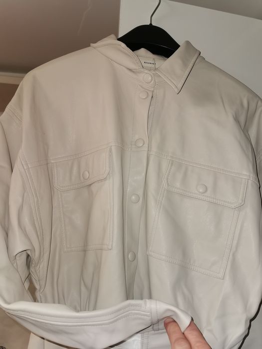 Reserved бежов кожен тренч