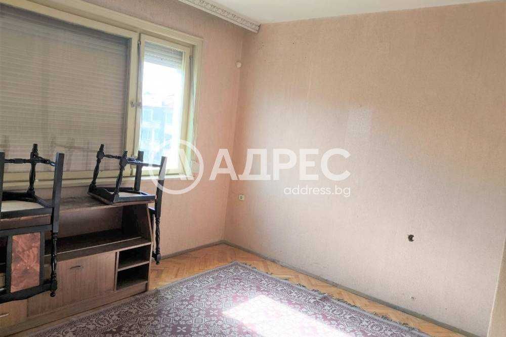 Двустаен апартамент в централната част на гр. Разград