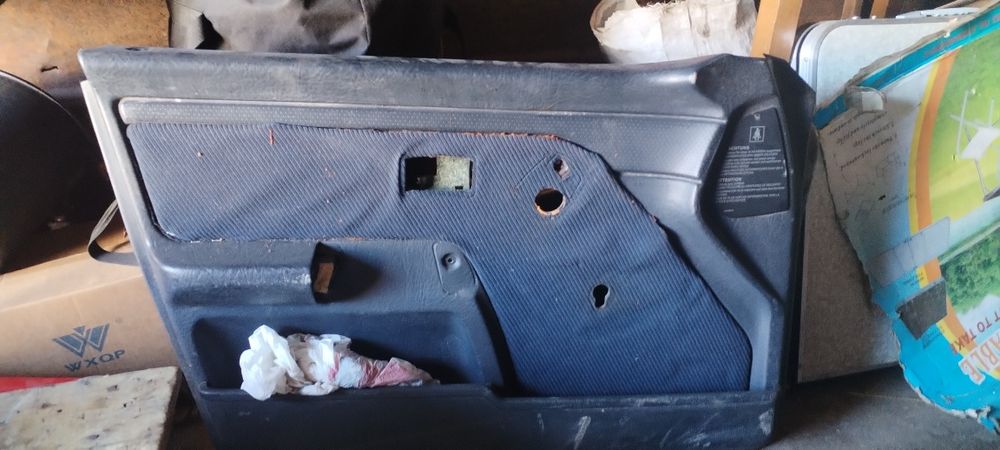 Продам дверные карты ауди 80 б4 две переднии