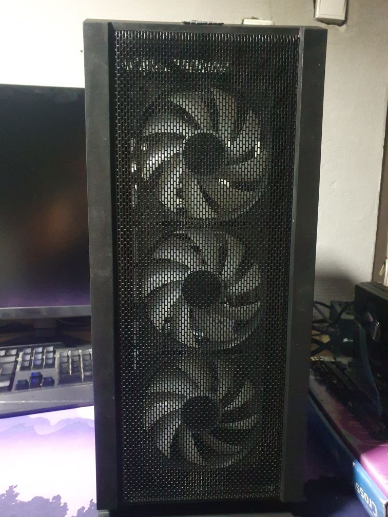 Vând carcasa pc segotep