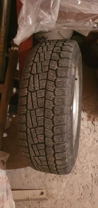 Продам шины зимние комплект