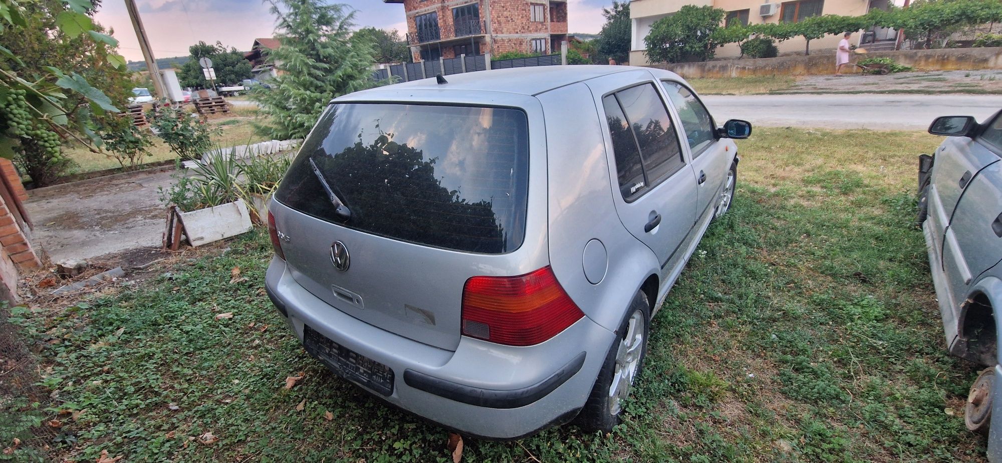 Продавам Volkswagen golf 4 1.9 TDI 90к.с. на части