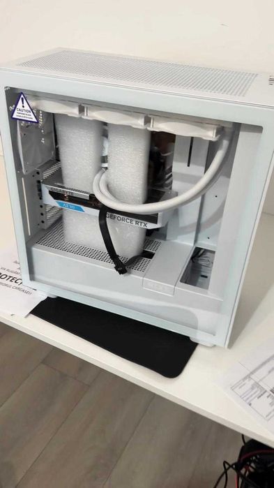 i7 14700KF / 4060TI 16GB / Benq Monitor 240hz / Logitech periferics