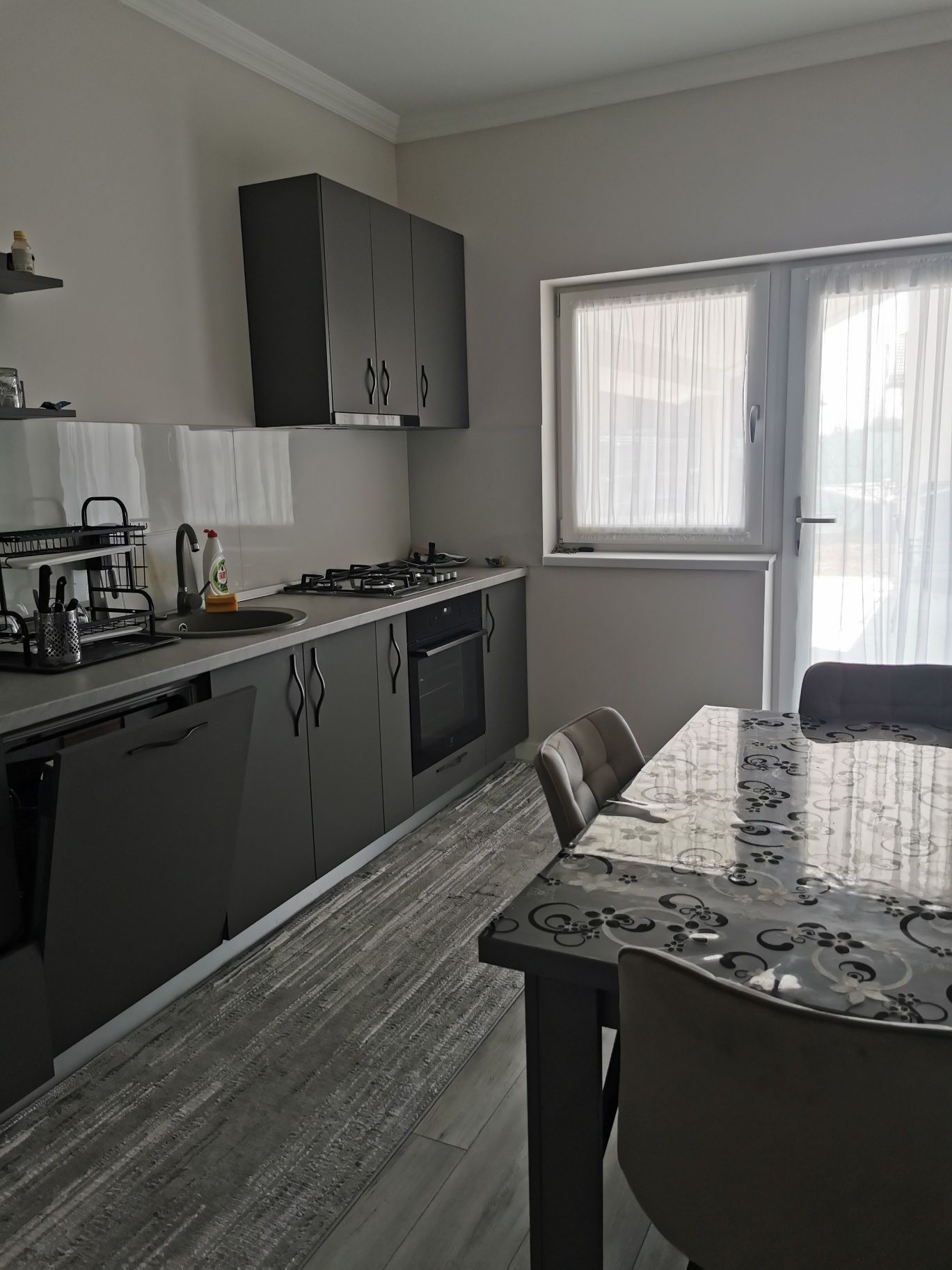 Persoana fizica vând jumătate de duplex