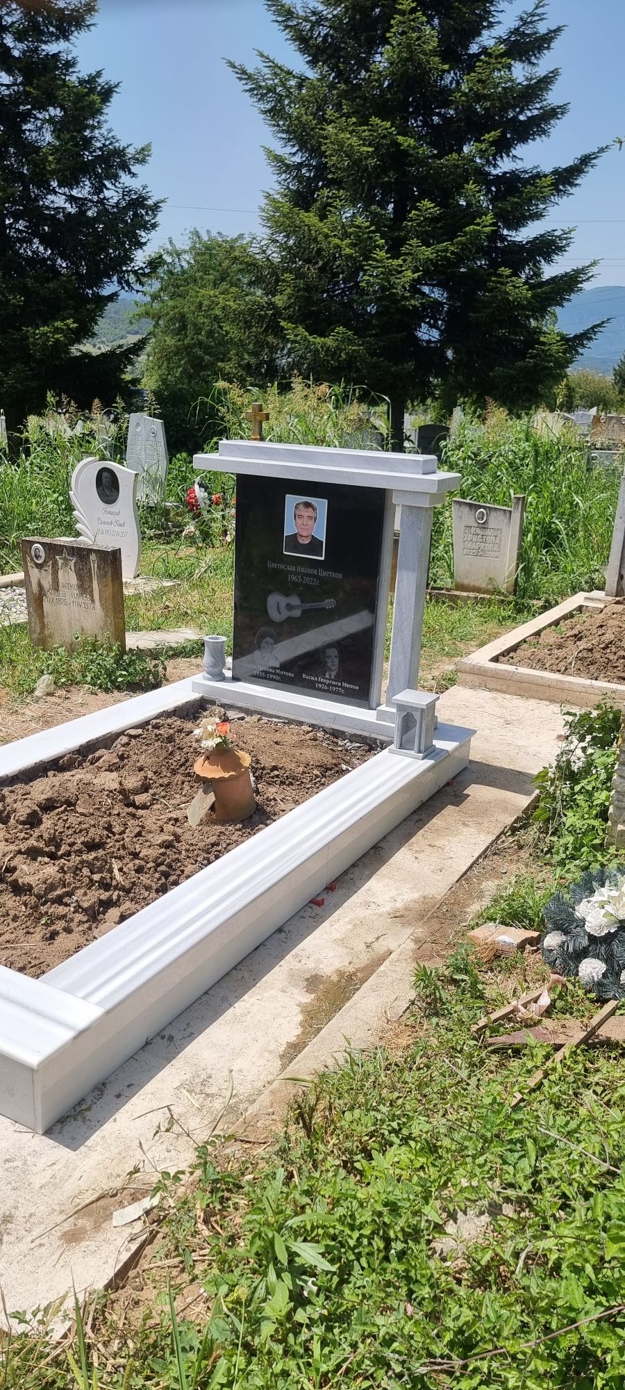 Надгробни Паметници