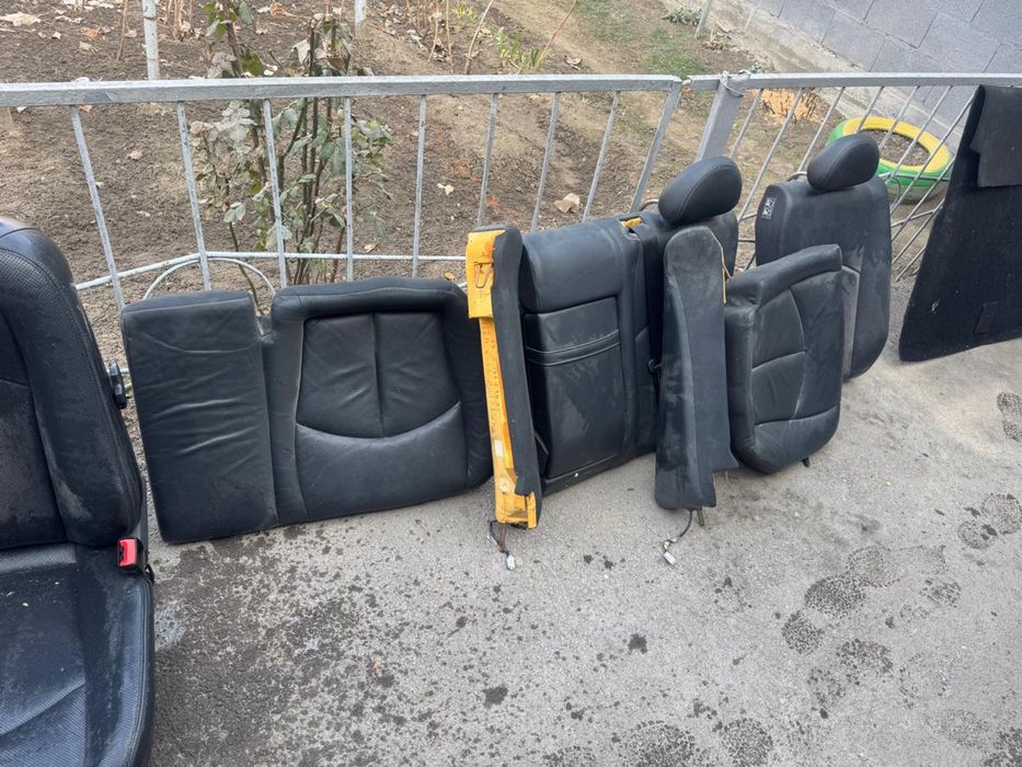 Салон на 211, двери, фонарь