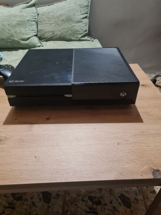 Xbox one 500gb с контролер и игра fallout 4