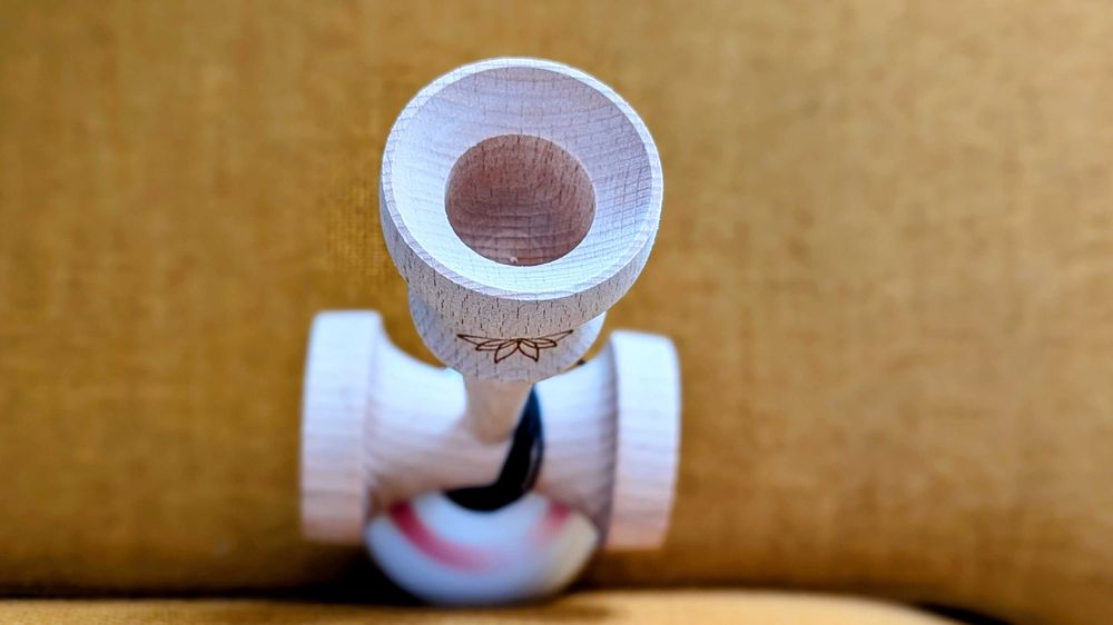 Kendama Lotus Bloom Shape - base hole balance & sticky clear paint