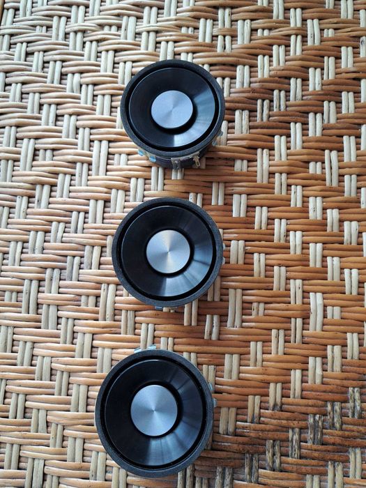 vand 3 difuzoare inalte, 4 ohmi, noi