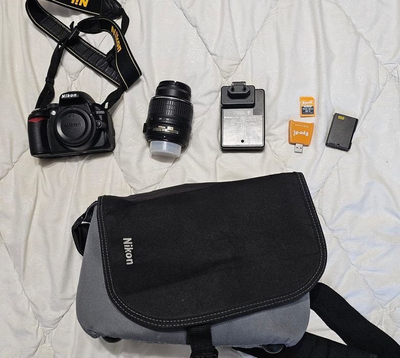 Vând Nikon D3100 + obiectiv kit Nikkor 18mm-50mm