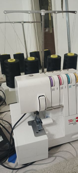 Продам Оверлог.швейная машина.в хорошем рабочем состоянии.