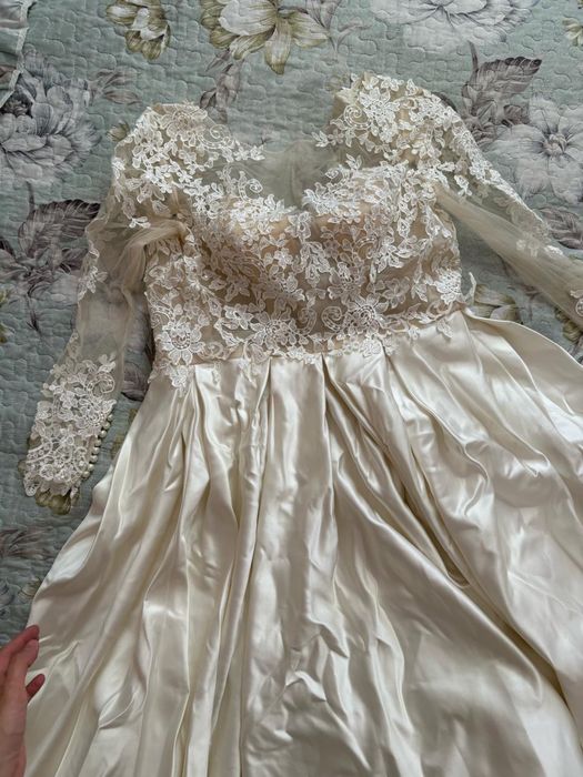 Свадебное или вечерние платье