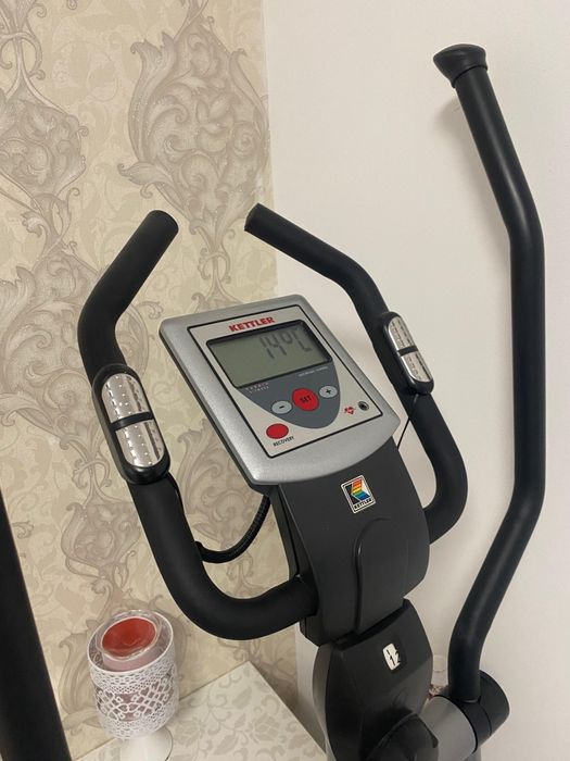 Vând bicicleta eliptica