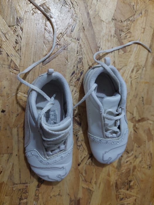 Adidași pentru bebeluși