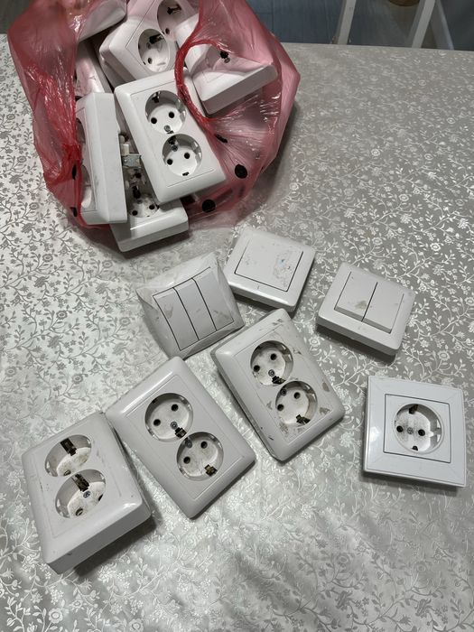 Розетки выключатели в хорошем состоянии. Двойные одинарные .