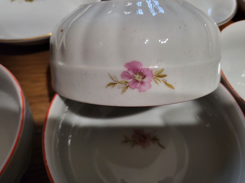 Български порцеланови чинии и купички