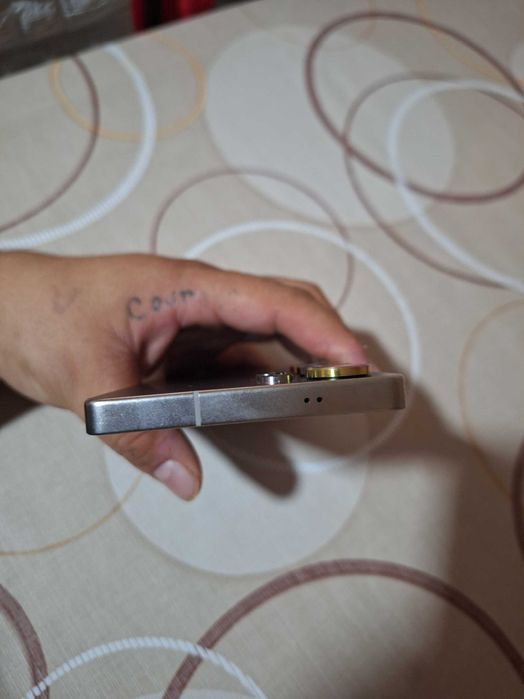 Продавам Samsung S25 Ultra 256