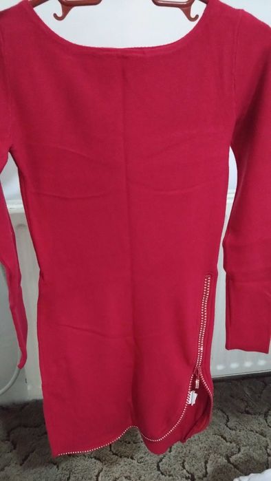 Червена туника с цип