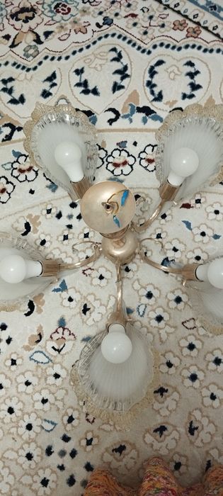 Шкаф и люстру в отличном состоянии самовывоз