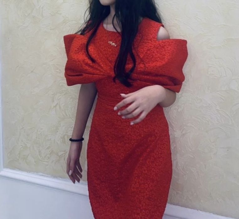 СРОЧНО ПРОДАМ Два платья размера S и M