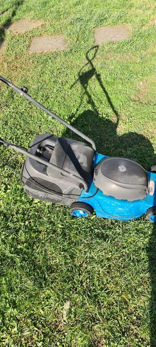 Masina de tuns iarba