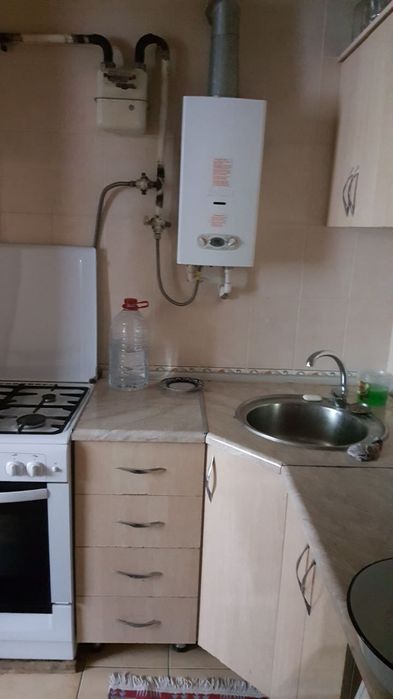 Срочно продаётся 2х ком кв в чирчике 3 этаж на гурпарке 5 этажный дом