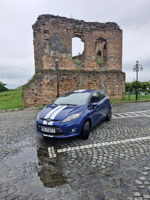 Vand/schimb Ford Fiesta  1.4 benzina an 2010