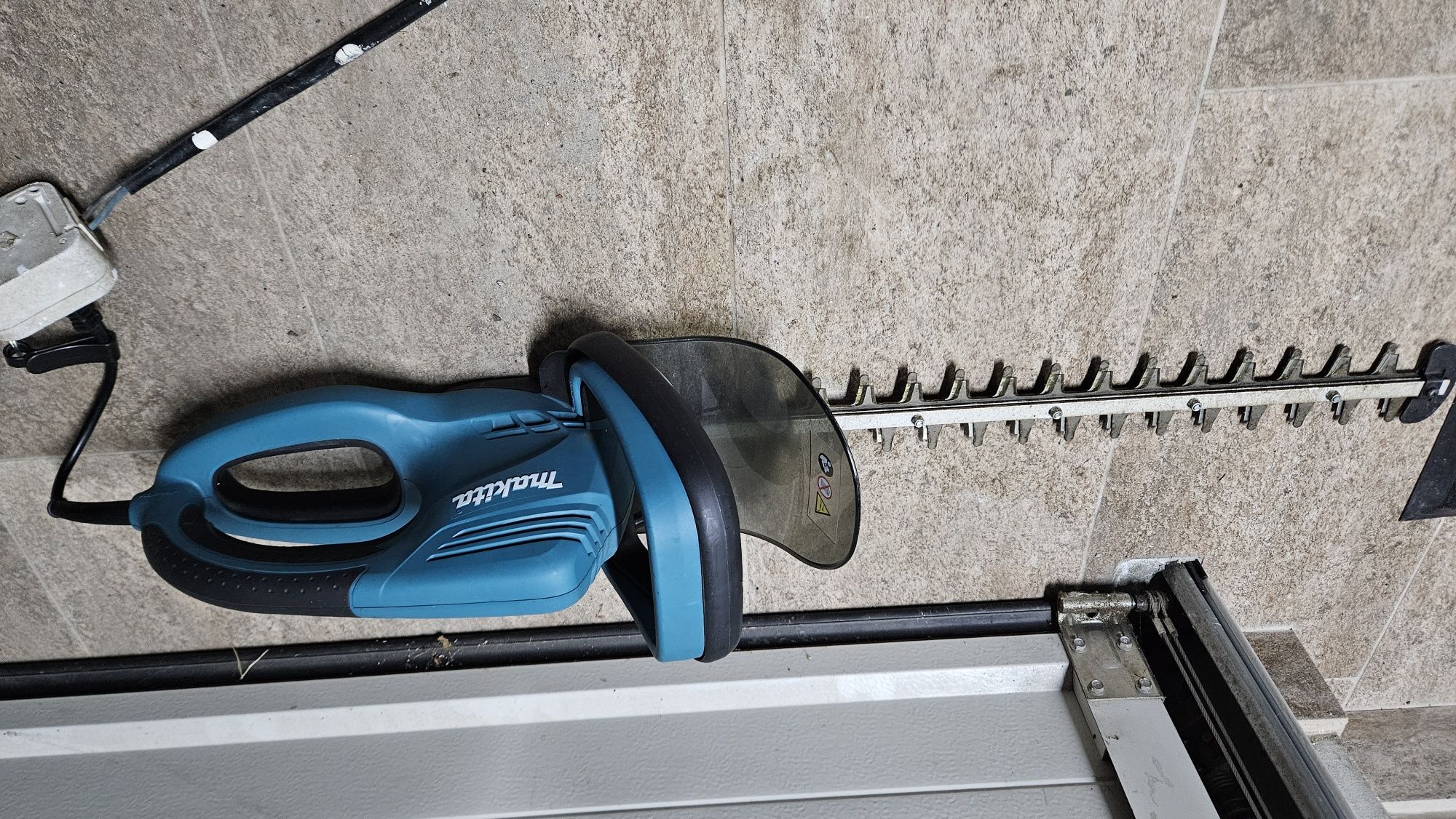 Електрически храсторез Makita UH5570