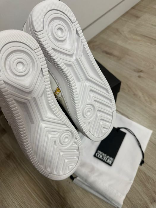 Обувки Versace Jeans Couture и Armani Exchange