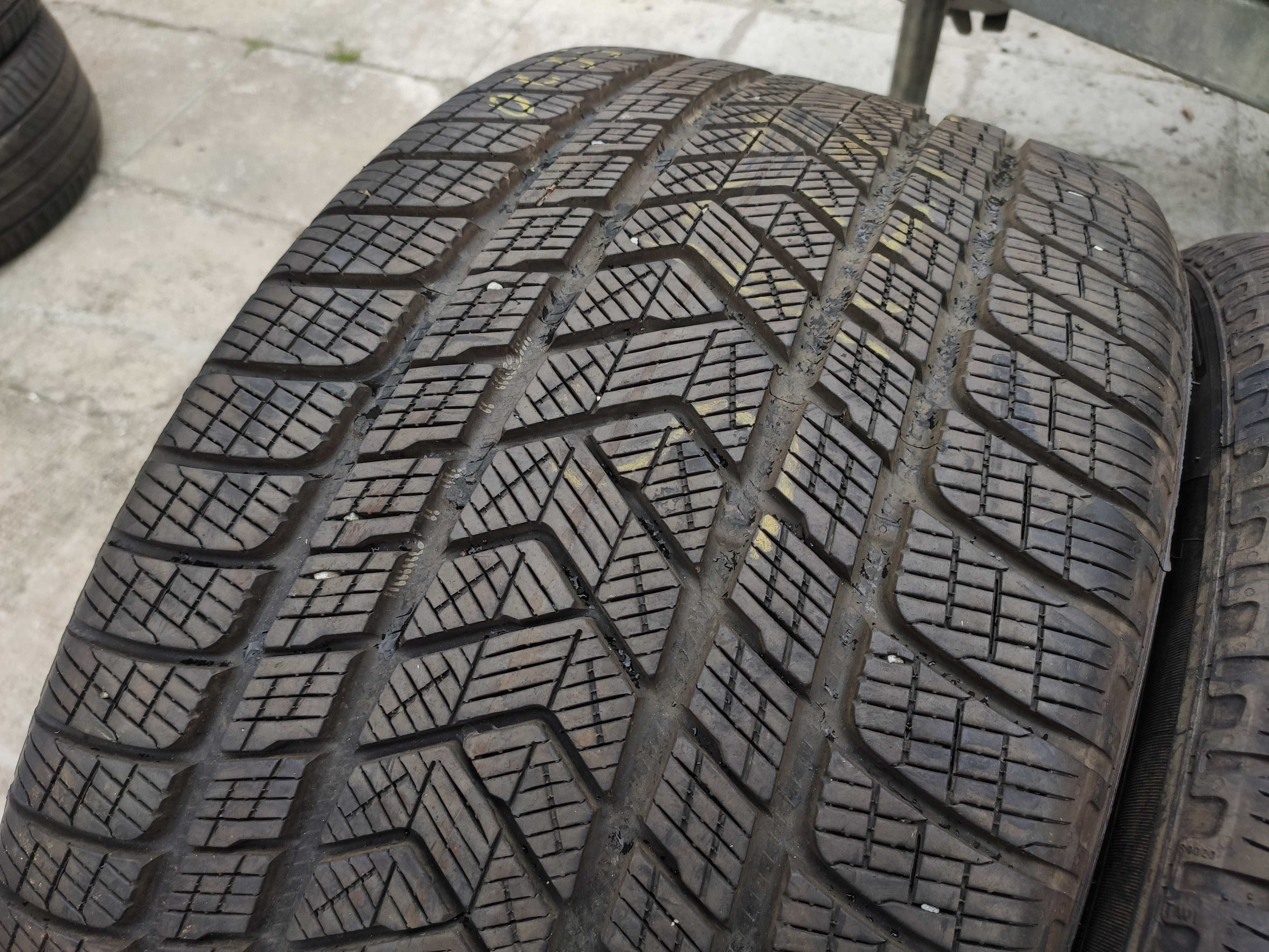 2бр Почти Нови Зимни Гуми 305 35 21 - Pirelli - DOT 2021 -