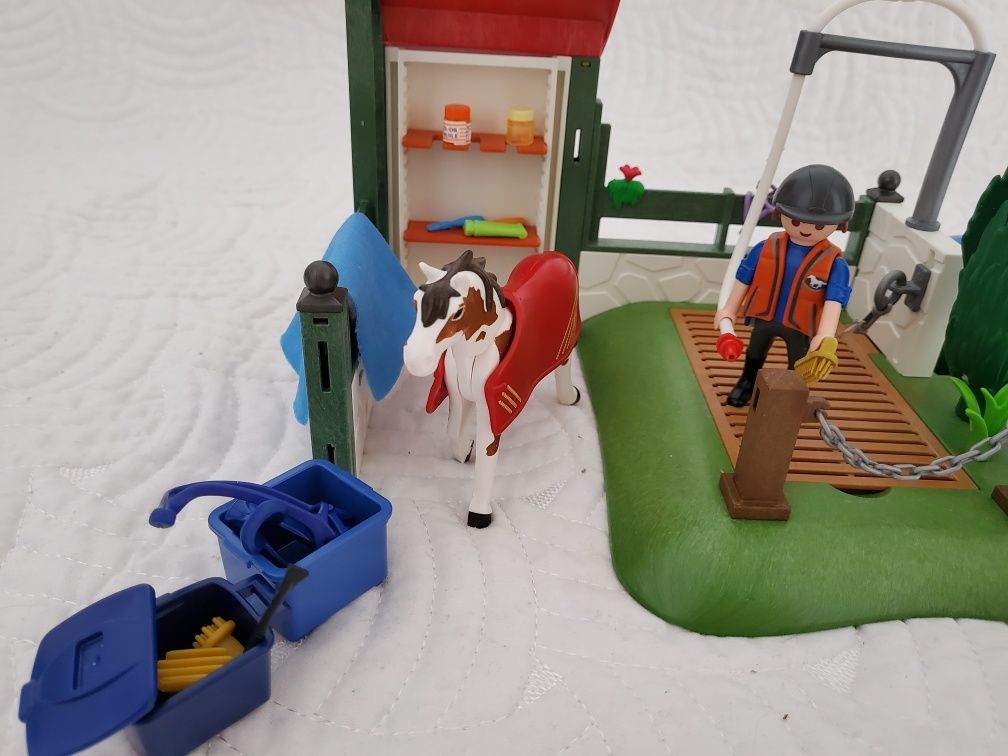Playmobil staţie de îngrijire de cai