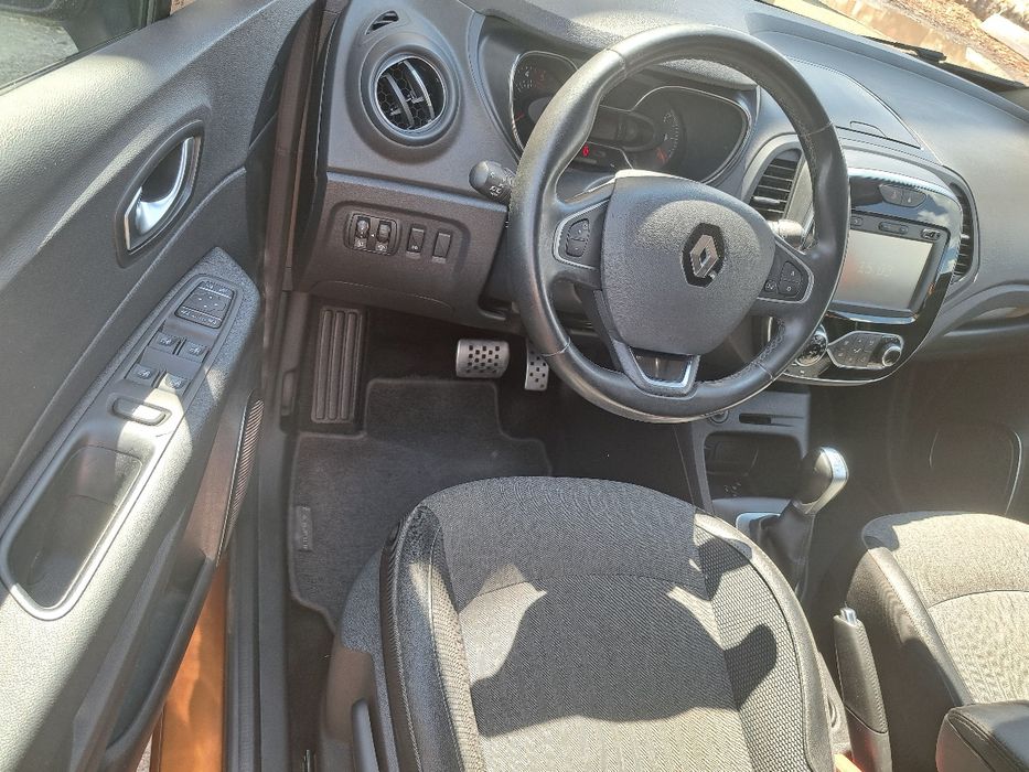 Renault Captur 1.5 dci, echipare INTENS, model FACELIFT, automată