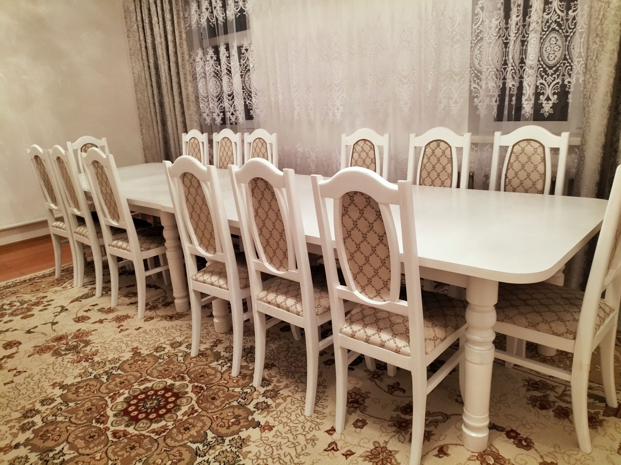 Стол и стулья срочно