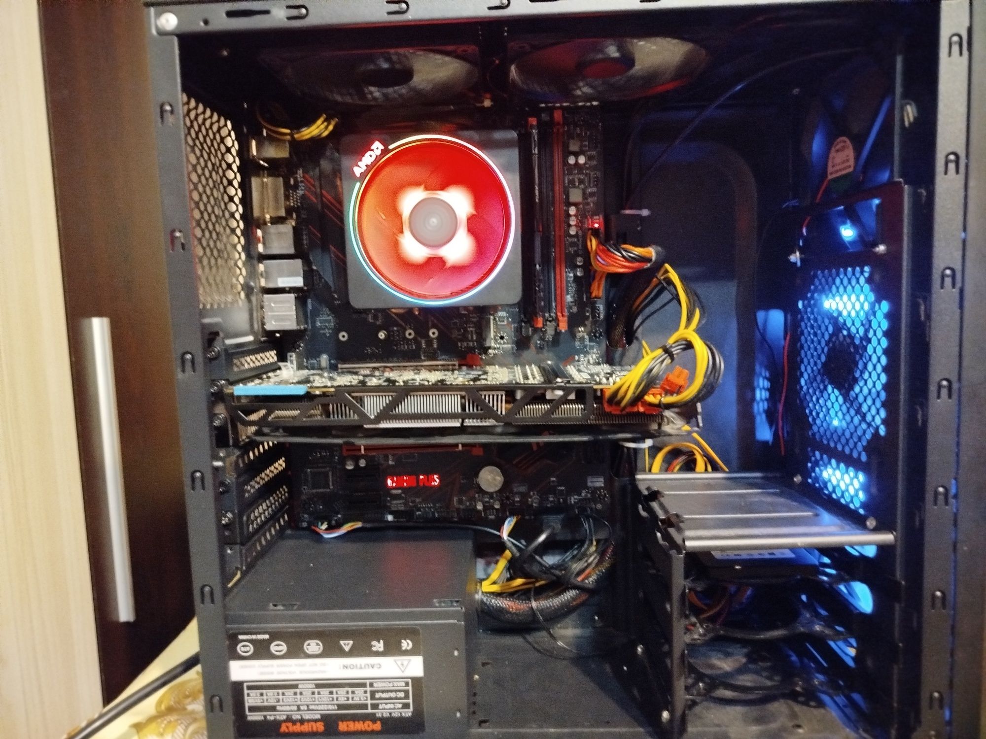 AM4 Ryzen 5 2600 / MSI B450 Gaming Plus / R9 280 / 8GB RAM / Zalman Z1