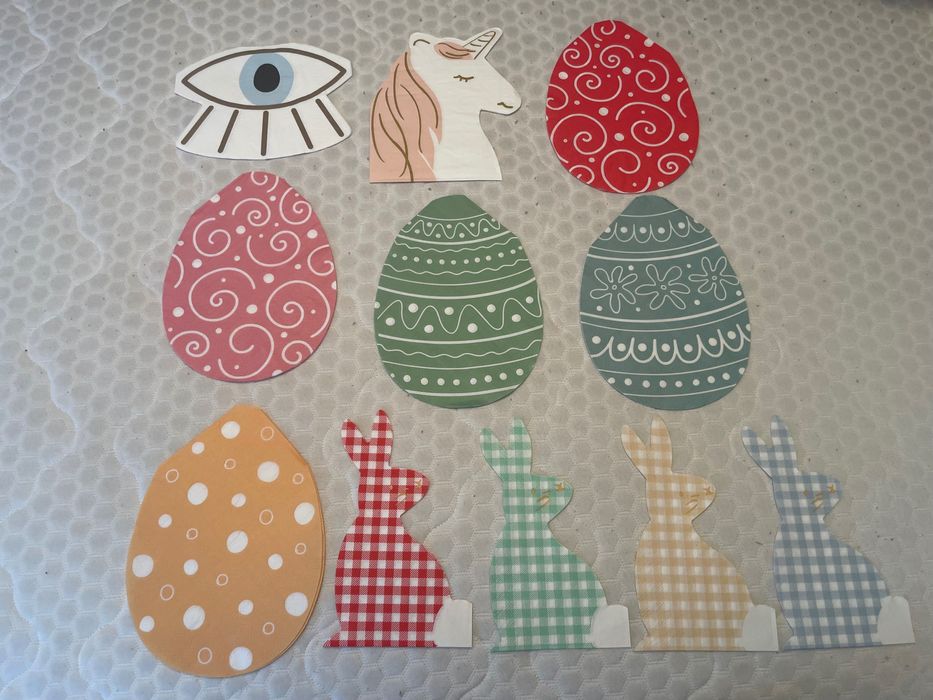 Колекция от 100 бр. кръгли и с различни форми салфетки.